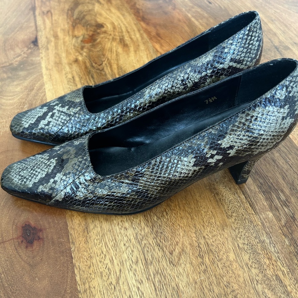 Genuine Snakeskin Pointed Toe Pumps Kitten Heels Size 7.5